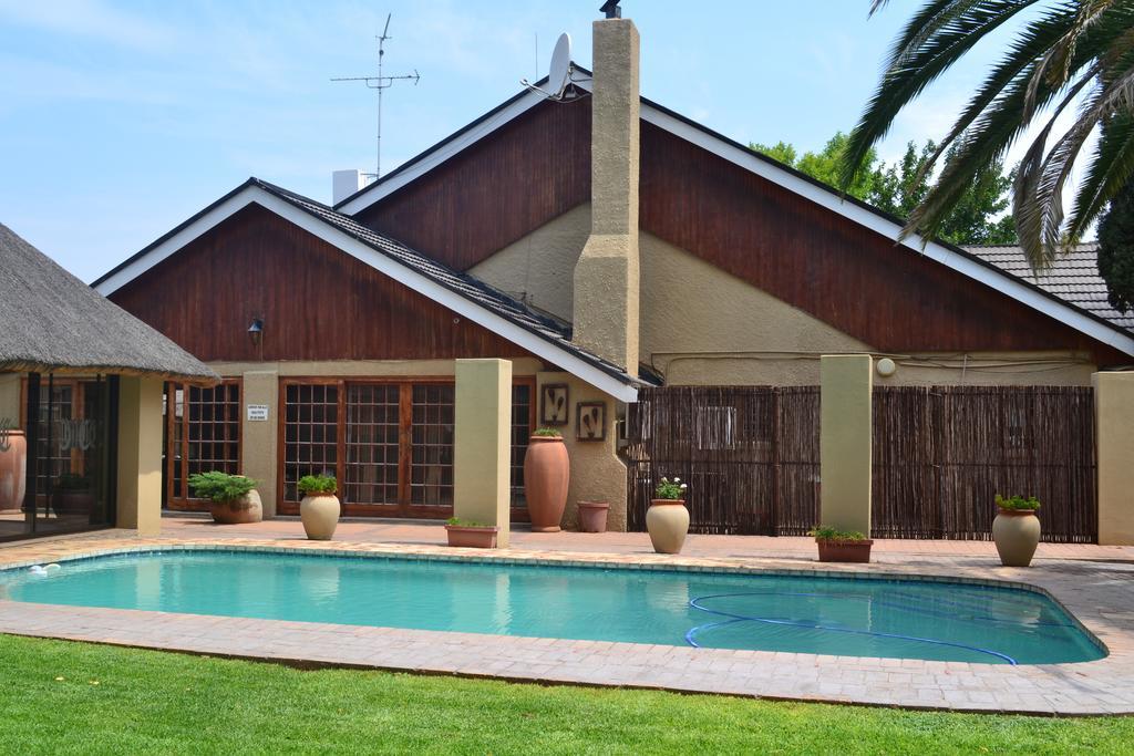 Castello Guesthouse Vryburg Exterior photo