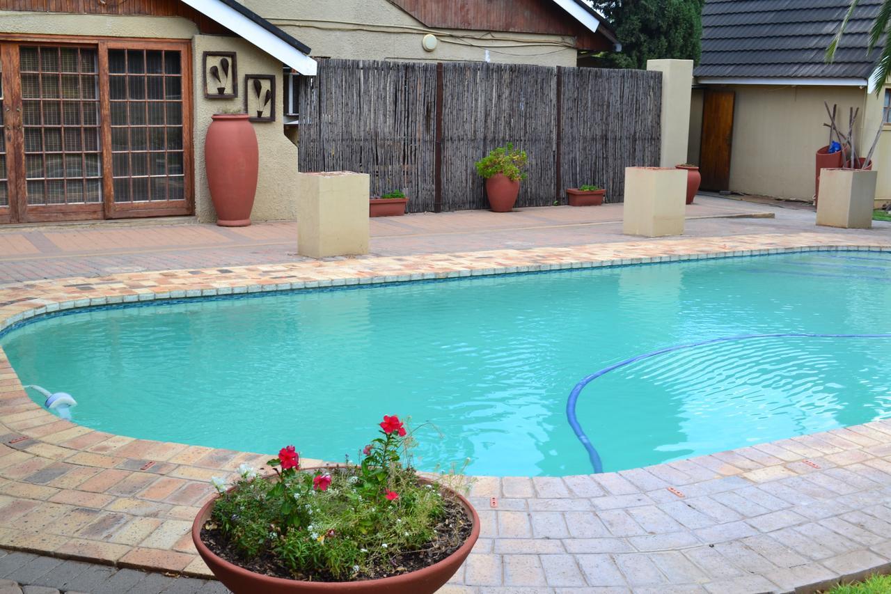Castello Guesthouse Vryburg Exterior photo